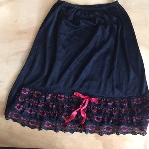 Vintage Slip w Ruffles❤️